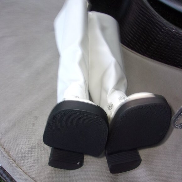 PINK KISS WHITE FAUX LEATHER BUCKLE ACCENT KNEE HIGH LADIES BOOTS SZ 9 BRAND NEW - Picture 5 of 6